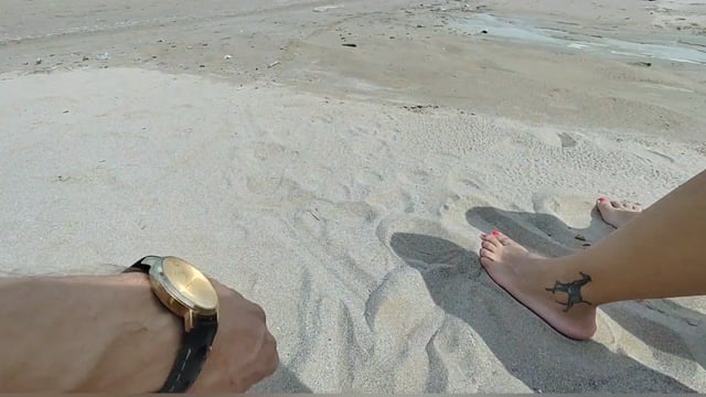 Maya E Luca Vão Para A Praia De Nudismo Para Diversão De Casal Real