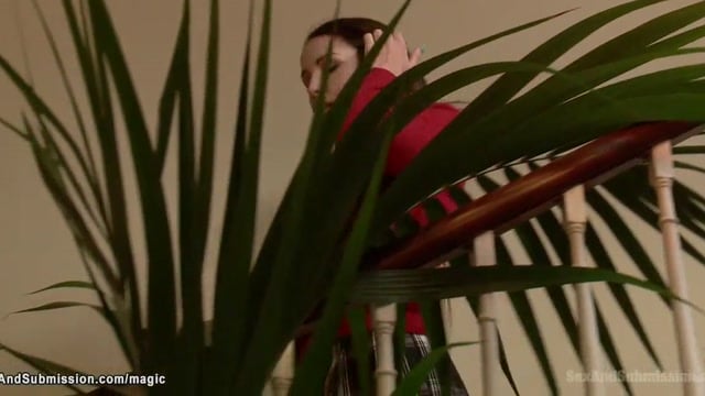 Tiener betrapt stiefmoeder aan het neuken