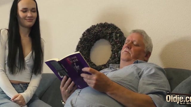 Sasha Sparrow Gives A Dirty Santa Her Young Pussy