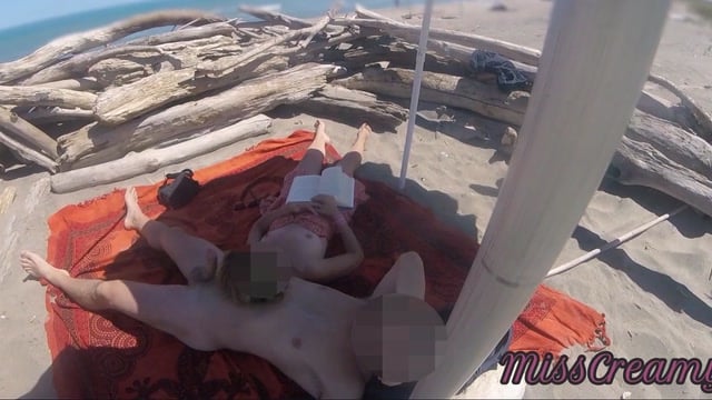 Professora Francesa Fica Safada na Praia de Nudismo