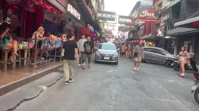 Quiet Pattaya Soi 6 Catching Fire With Bar Girls And Smiles