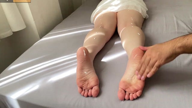Sneaky Fuck With The Pro Masseuse Before Hubby Gets Home