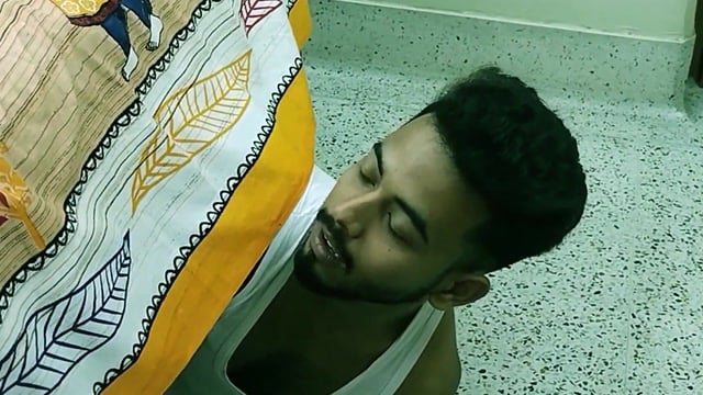 Une Belle Modèle Indienne Baisée Sauvagement Par L'Assistant Du Producteur Pendant Que Le Patron Regardait