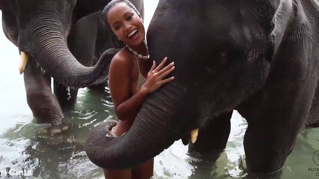 Putri Cinta Gets Her Holes Filled In Phuket