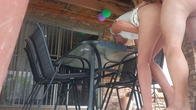 Madrasta Leva Rola de Vestido ao Ar Livre com Gozada Dentro