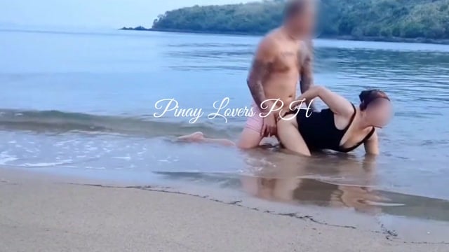 Rookie Couple Fucks On A Crowded Beach In Broad Daylight