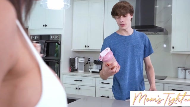 Riley Jacobs Confesses Her Shower Peeping Secret