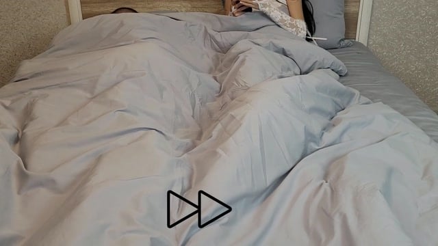 Noiva Recém-Casada Escapa com o Amigo do Marido Enquanto Ele Desmaia
