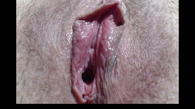 Mrs Cool Pussy Rubs Her Big Clit To A Messy Finish