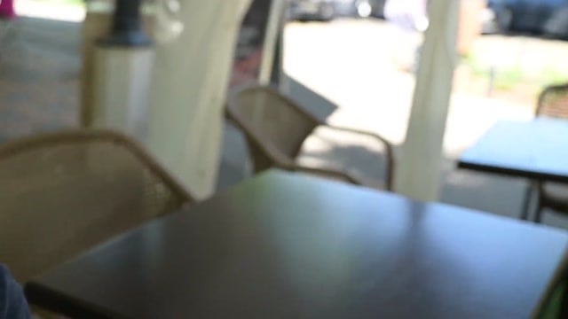Gina Gerson et Lia Lin embarquent un inconnu pour un plan à trois sans prise de tête
