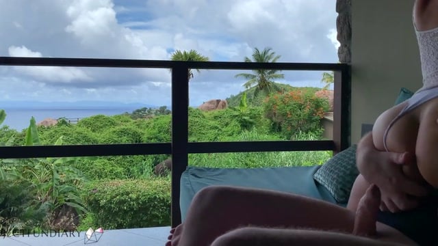 Vadia da Varanda na Lua de Mel Fodida por Desconhecido
