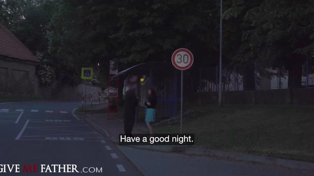 Forgive Me Father - novinha de buceta pequena mas com beiços grandes leva rola grossa de dotado enquanto o amigo filma
