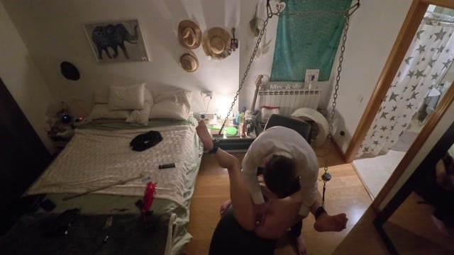 Milf Amadora Espanhola Made in Spain Contrata um Gigolô para uma Sessão de BDSM