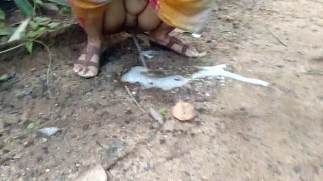 Desi Aunty Takes A Leak In The Woods