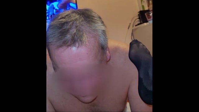 Topaz XXXX Tem o Rosto Coberto com um Orgasmo Esguichante
