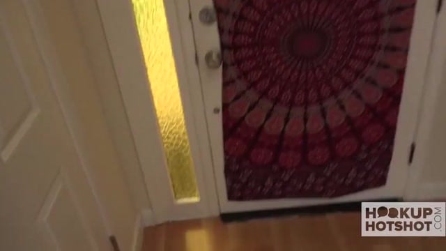 Kira Noir Tem Seu Cuzinho Apertado Destruído Por Um Desconhecido