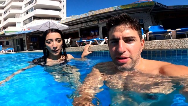Antonio Mallorca Fode uma Puta Argentina na Piscina