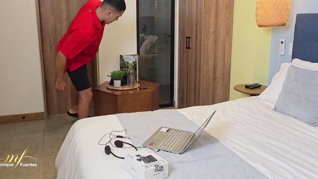 Flagrada Usando o Equipamento Dele Para Diversão Safada