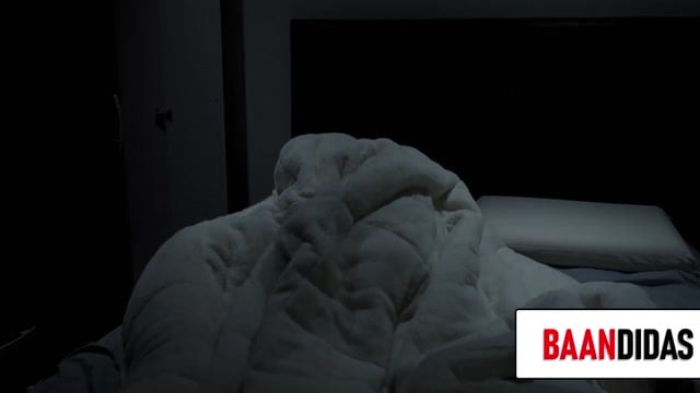 Homem Minúsculo Conserta Seu Casamento Quebrado