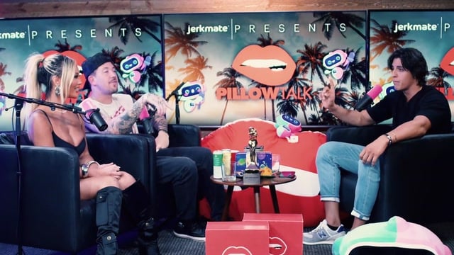 Kazumi E GATTOUZ0 Se Sentam Para Seu Primeiro Podcast Pillow Talk