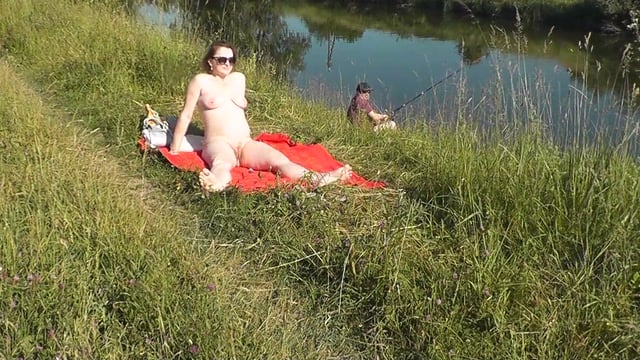 Pescador Desnudo Se Folla a Konstanzia en la Playa