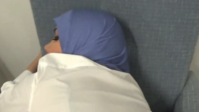 A Esposa Iraquiana do Qombol Leva no Cachorrinho em POV