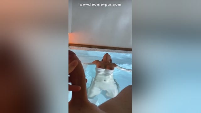 LeoniePur Gets Creampied After Spa Blowjob