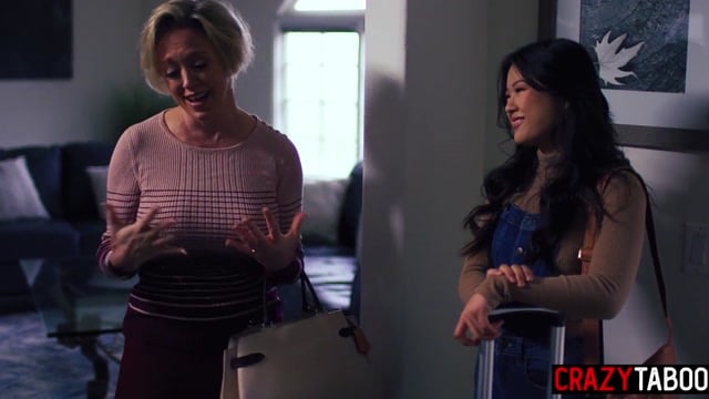 Dee Williams e Lulu Chu se Lambuzam com Línguas e Brinquedos