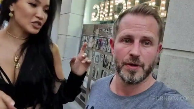 Duas Viajantes Taradas Compartilham uma Turista Perdida Com Asia Vargas e Camila Palmer