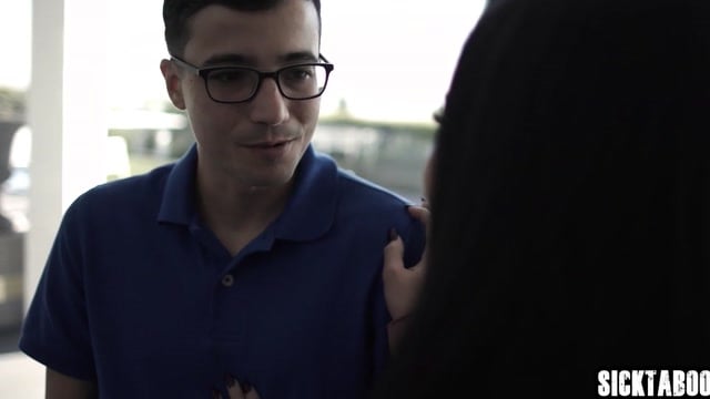 Sheena Ryder Drops The Lesbian Act To Get Split By Ricky Spanish