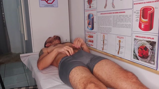 Enfermeira Tem a Boca Cheia de Paus Grandes dos Pacientes