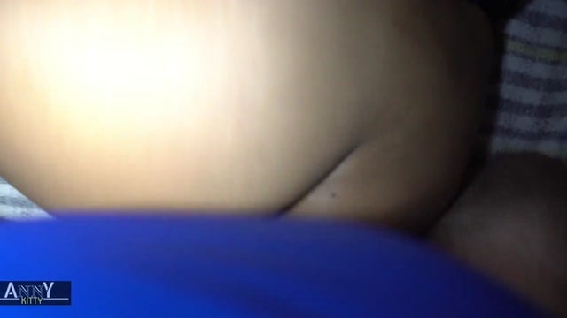 Anny Kitty Leva no Cu Num Quarto de Hotel