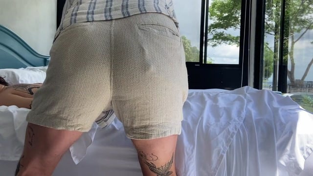 Nicky Austen Leva uma Fodida Gostosa Depois de Dar uma Massagem com Final Feliz ao Gigolô do Resort