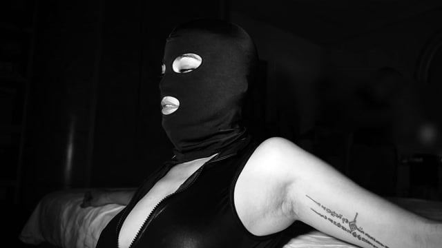 Black Kiss E Esposa Dividem Um Fã Em Ménage MMF